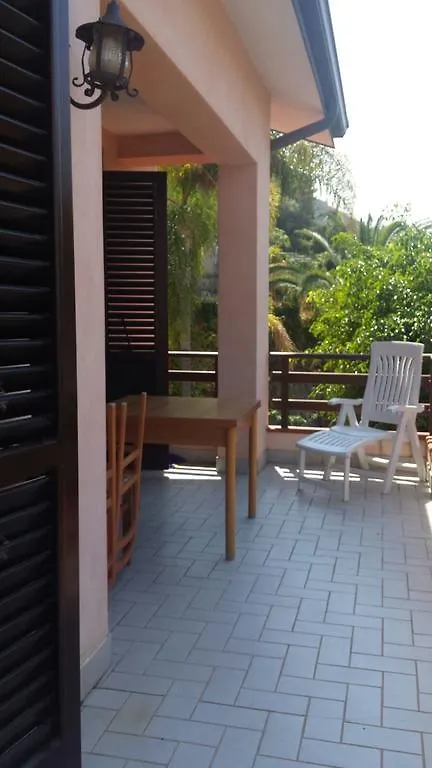 A Casa Di Melo Daire Piraino 0*,  İtalya